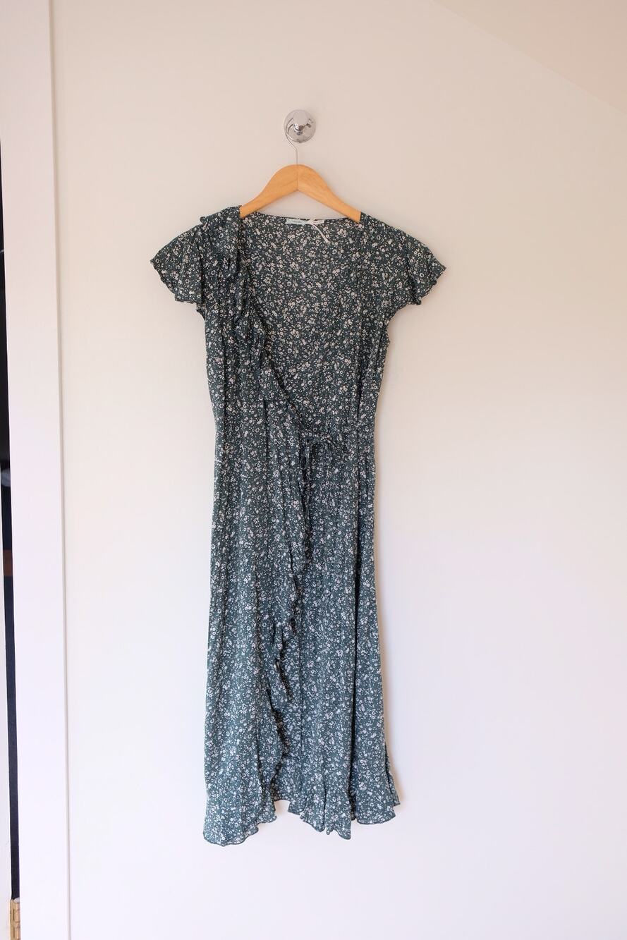 Kimchi Blue Urban Outfitters Green Floral Wrap Dress XS Ruffle Cottagecore
